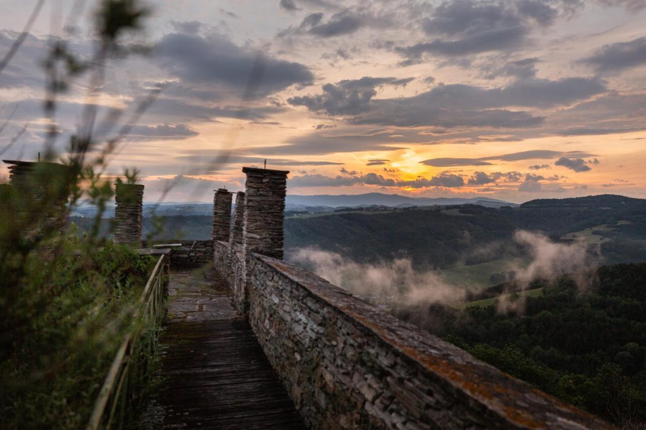 Отель Burg Bernstein Экстерьер фото