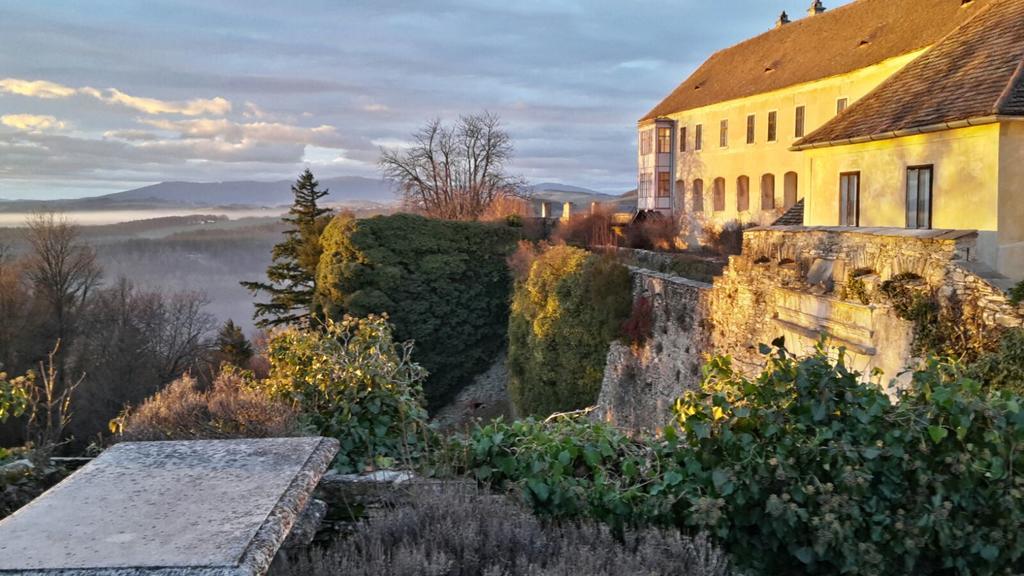 Отель Burg Bernstein Экстерьер фото